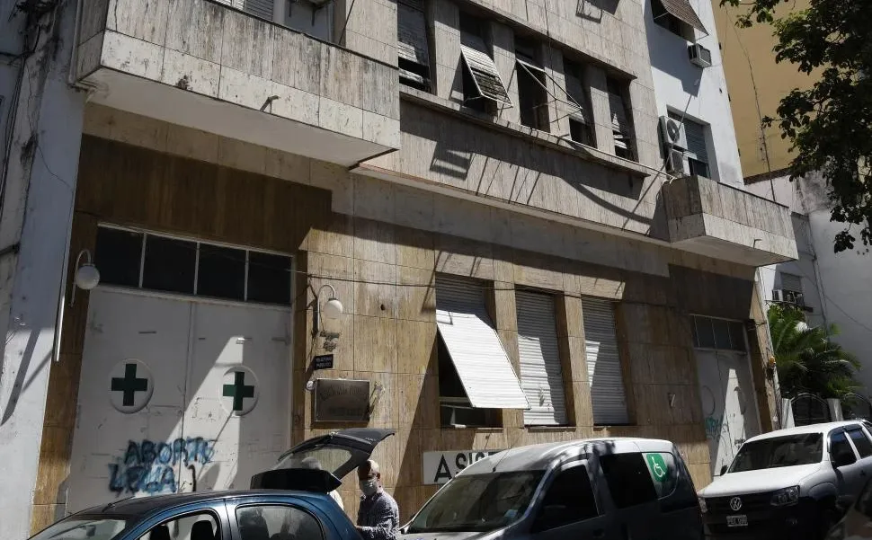 GIGANTE DORMIDO. El histórico edificio está cerrado desde hace más de seis años. Trabajan para recuperarlo.