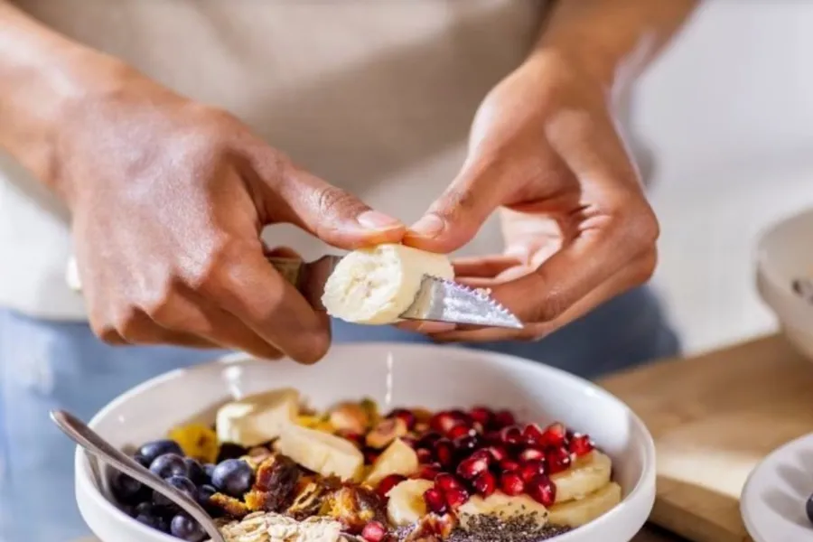 La proteína clave que deben consumir los mayores de 50 años