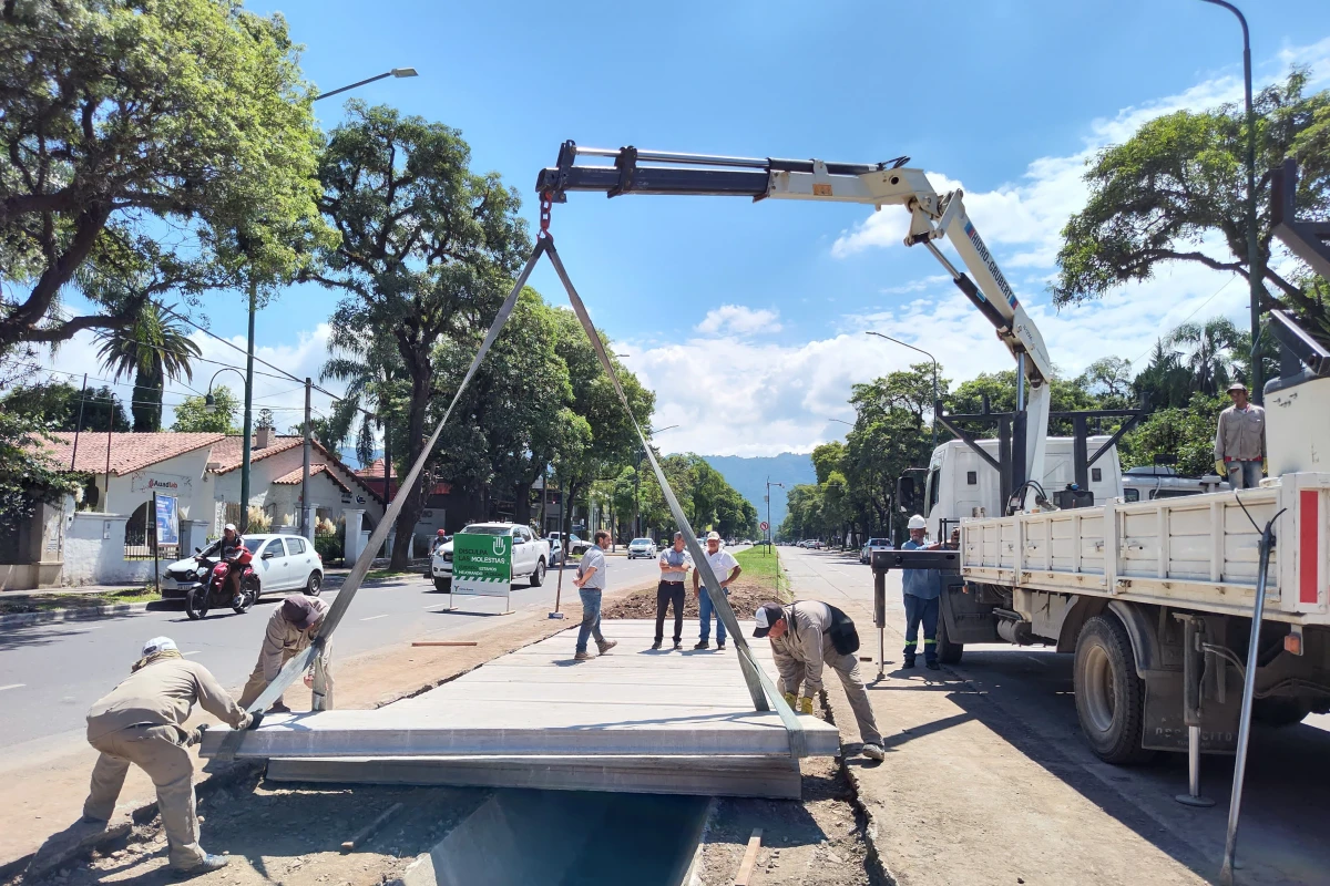 Dársenas de giro: avanza la obra sobre avenida Aconquija