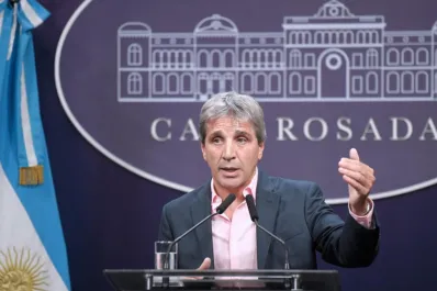 Jubilados: Caputo anunció una recomposición del 30% y un bono compensatorio en marzo