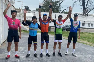 Zacarias Khoder (h) muestra el buen camino en el ciclismo