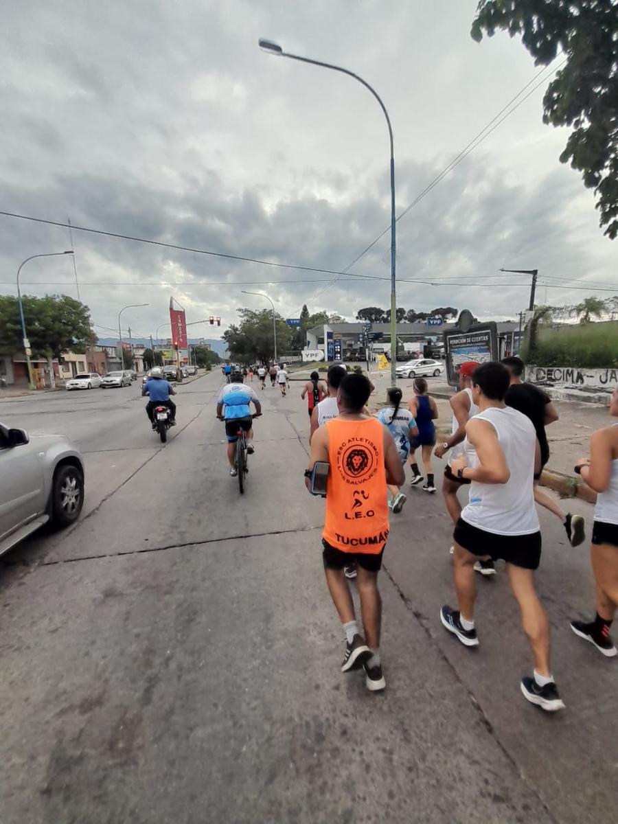 Los atletas corrieron por la educación, pero todavía falta para que el inicio de clases sea pleno