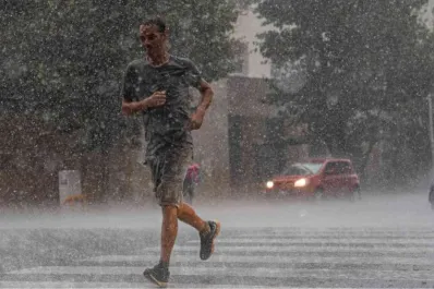 Alerta naranja y amarilla en 10 provincias por tormentas, actividad eléctrica y calor