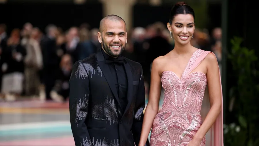 Dani Alves, condenada por violación, junto a su esposa, Joana Sanz
