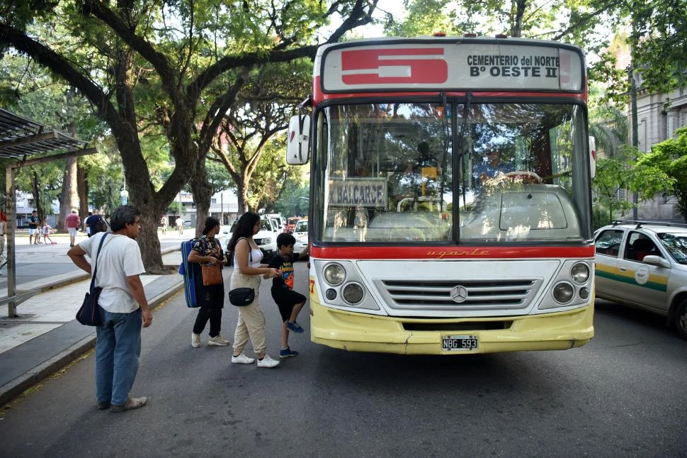 El servicio de ómnibus. LA GACETA / FOTO DE INÉS QUINTEROS ORIO