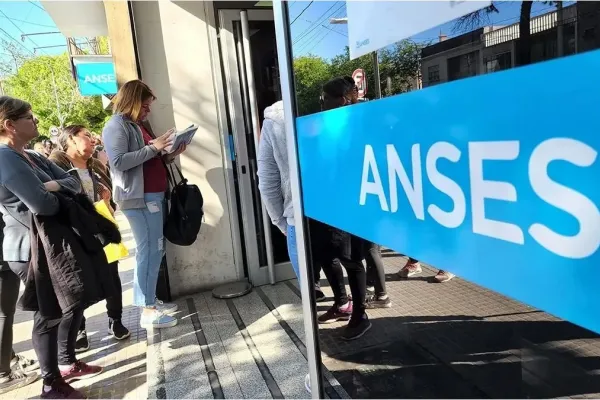 Además de despidos, comenzaron a cerrar oficinas de Anses en varias provincias