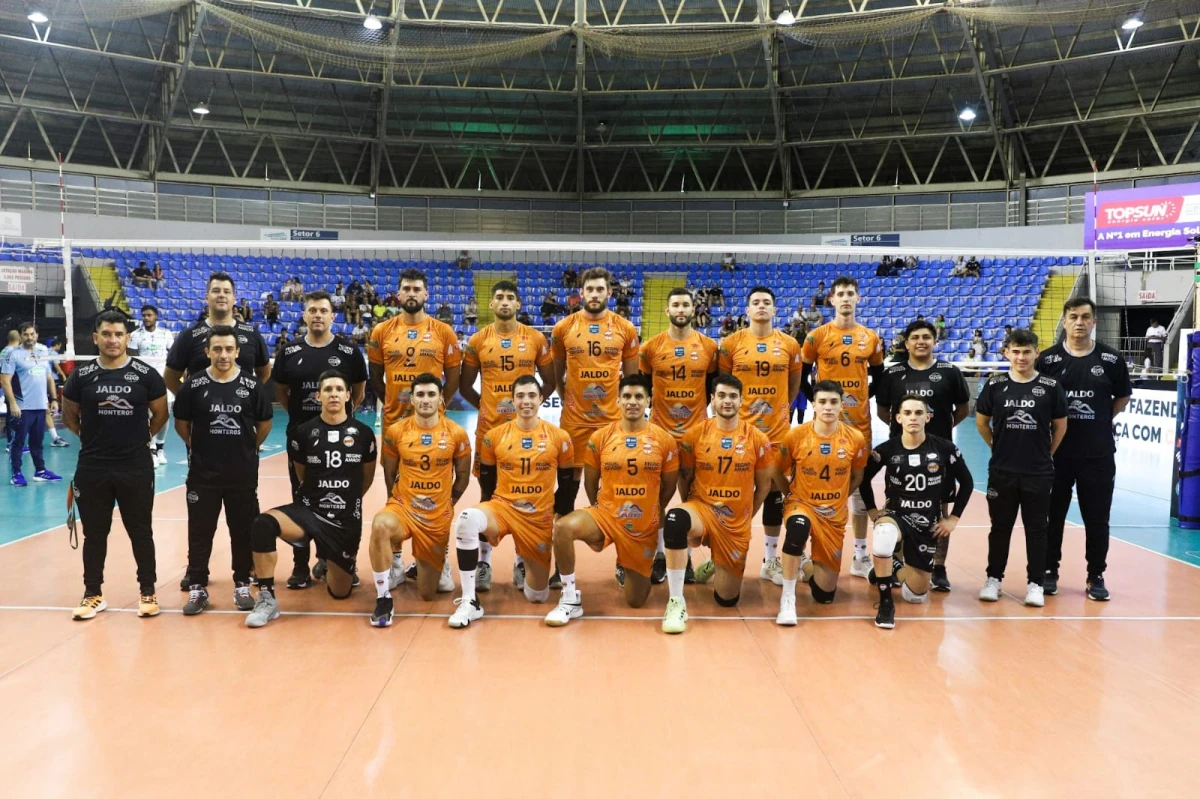 POR OTRO PASO. Todas las energías del plantel monterizos están puestas para llegar a semifinales. FOTO PRENSA MONTEROS VOLEY