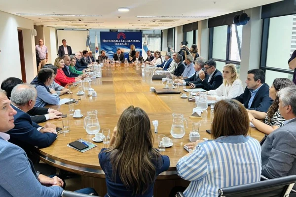 Situación del dique El Cadillal: “No hay riesgo de que la presa se desborde ni de que colapse”