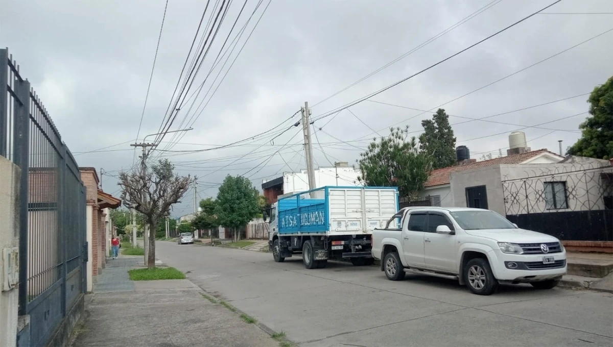 DE CARGA. El camión con la leyenda de ATSA fue retratado por un lector en el oeste de la capital.