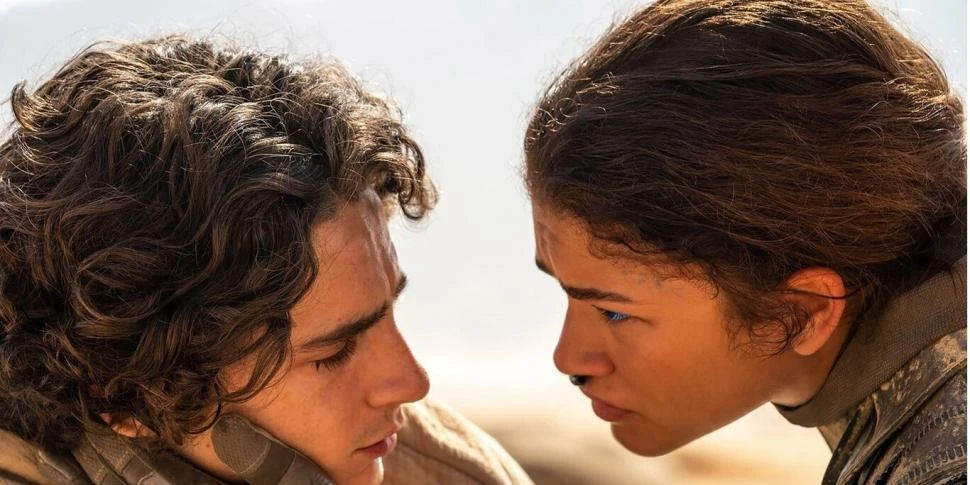 PROTAGONISTAS. Timothée Chalamet y Zendaya en una escena de “Dune 2”, la película de Denis Villeneuve.