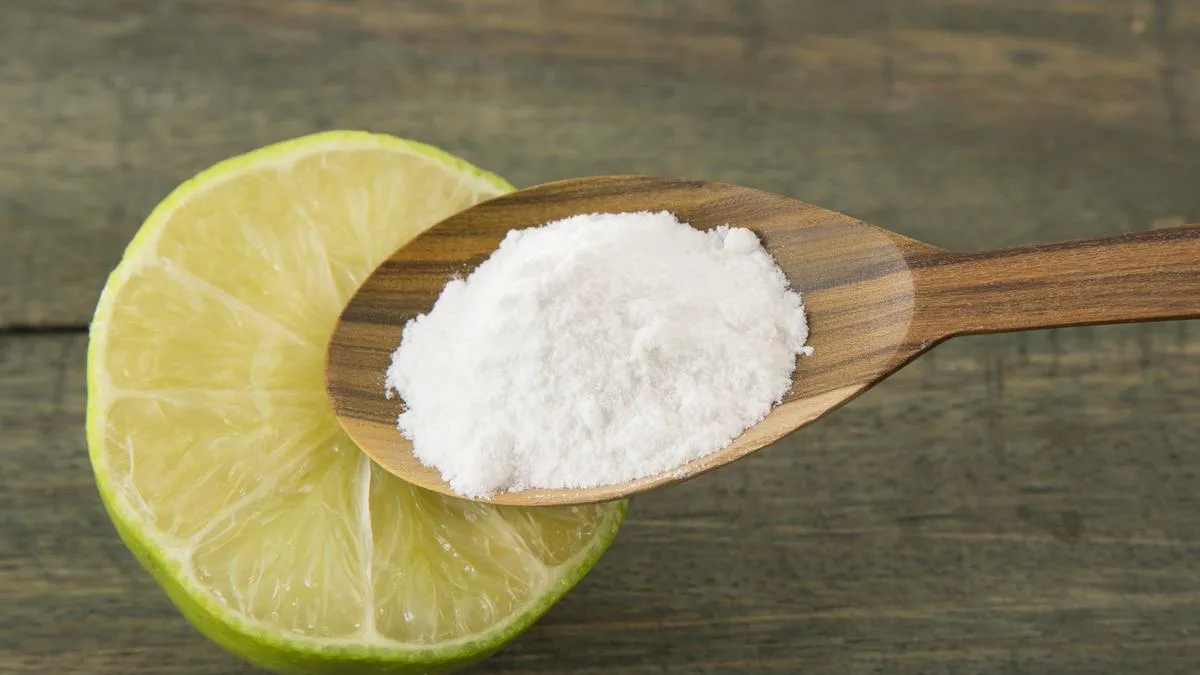 Agua con limón y bicarbonato: ¿Para qué sirve?