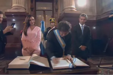 ¿Cuál fue el mensaje que dejó Milei en los libros de honor del Congreso?