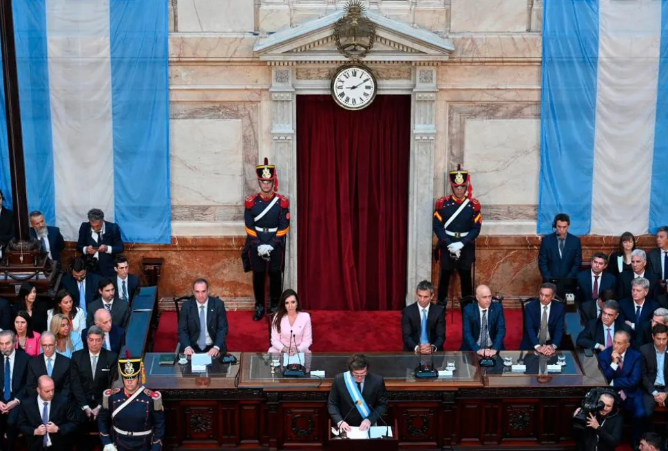 PAQUETE ANTI CASTA. Incluye la eliminación de las jubilaciones de privilegio y elecciones libres en los sindicatos.