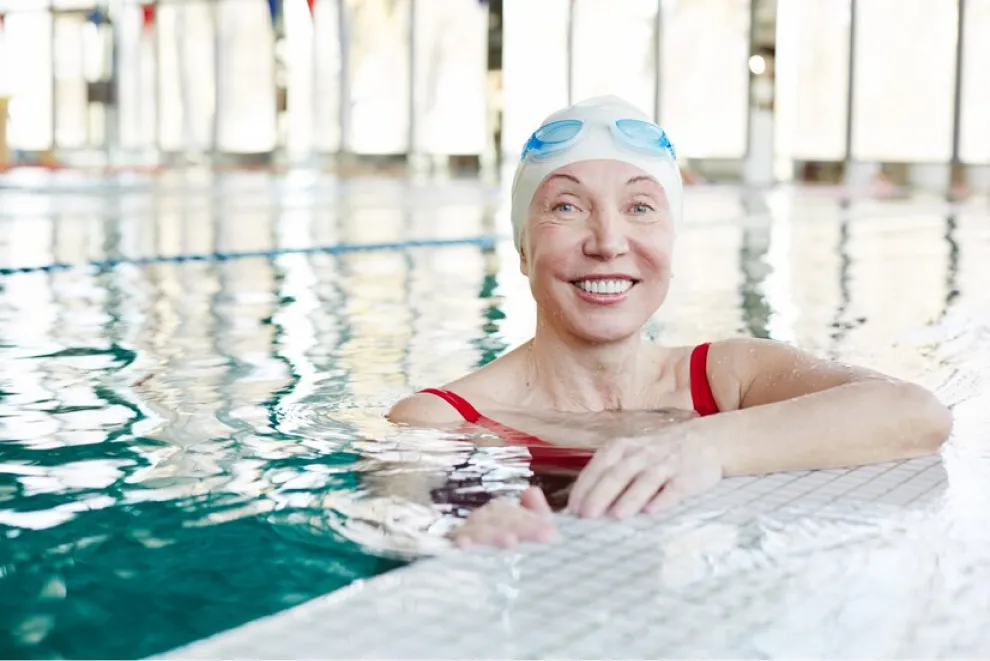 Natación: nueve beneficios del deporte ideal para practicar después de los 50 con bajo riesgo de lesiones