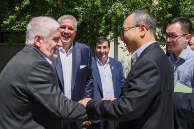 El embajador de China visitó un frigorífico en La Plata