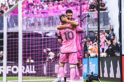 Con dobletes de Messi y Suárez, Inter Miami se quedó con el clásico y sigue puntero