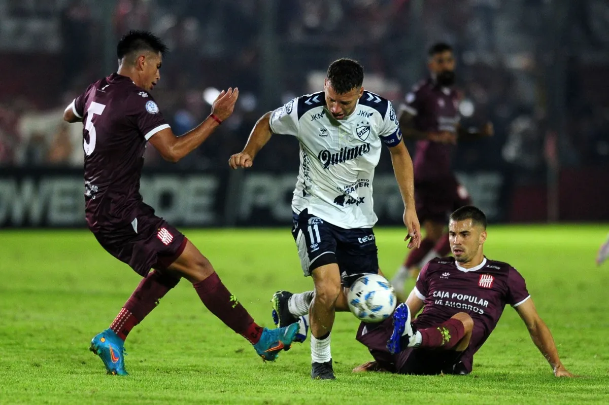 ÁSPERO. El partido de San Martín de Tucumán contra Quilmes fue muy peleado y con muy poca efectividad en los últimos metros. Foto de Diego Aráoz/LA GACETA. 