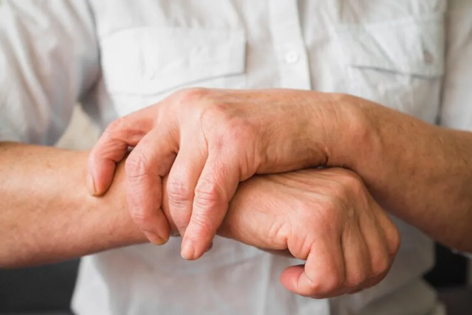 Las rodillas, las caderas y las manos suelen ser las partes del cuerpo más afectadas