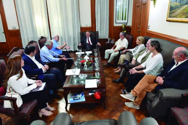 La reforma electoral suma apoyos en la sociedad civil