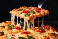 Cómo preparar la pizza de papas rosti, una receta sin harinas que crece en popularidad en Argentina