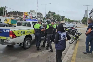 Fue detenido, acusado de abusar de sus hijas