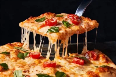 Cómo preparar la pizza de papas rosti, una receta sin harinas que crece en popularidad en Argentina