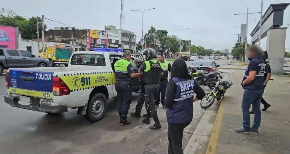 Fue detenido, acusado de abusar de sus hijas