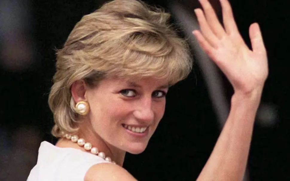 Revelan foto inédita de la princesa Diana de niña, junto a su mamá y su hermano