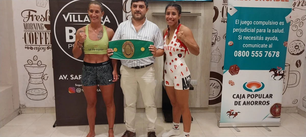 PRECIADO. Griffa y Manzur, junto a Sebastián Villagra (promotor del festival), posan con el deseado cinturón que busca dueña.