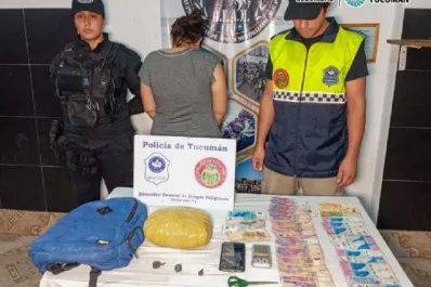 Detuvieron a una mujer que intentó escapar con un kilo de marihuana