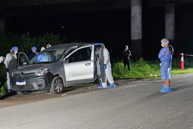 Encontraron a un hombre muerto dentro de una camioneta en la autopista de Circunvalación