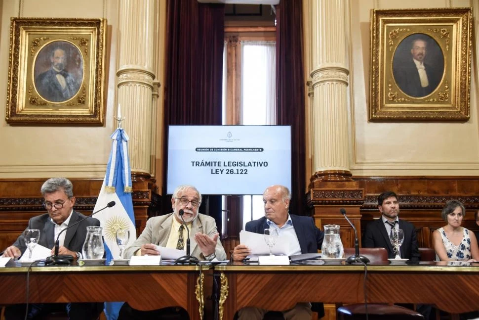 ACUERDO. En la reunión de ayer, los legisladores definieron que todos los DNU de gestiones anteriores serán revisados el martes próximo. 