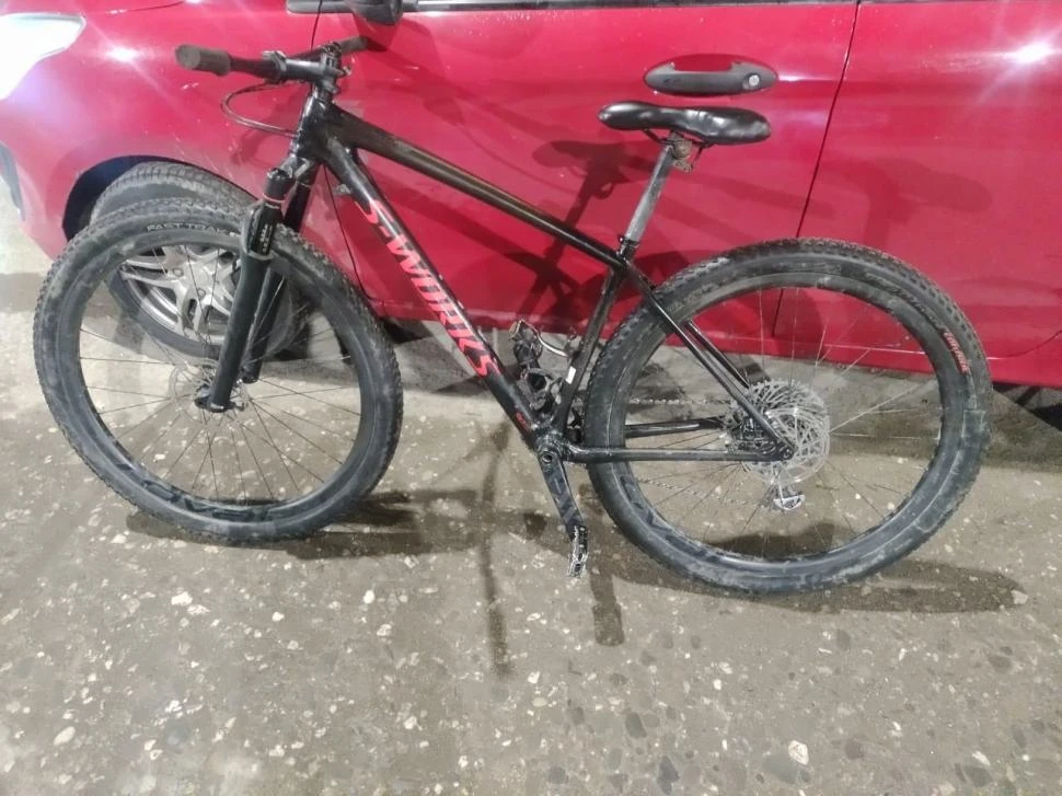 Roban una bicicleta  en el Camino del Perú