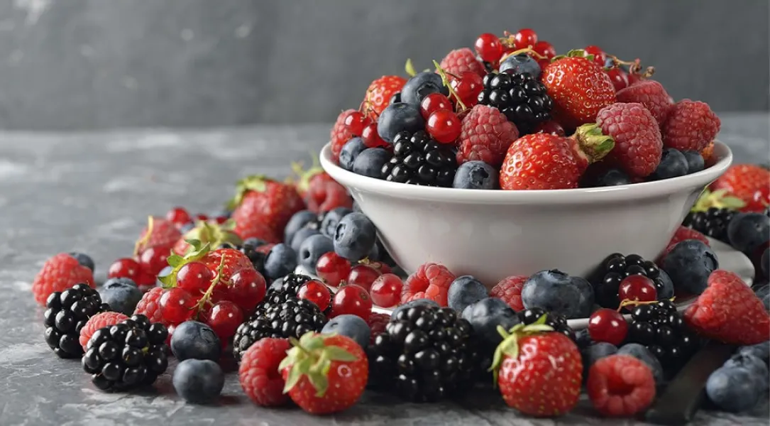 FUENTE DE VITAMINA K. Esta fruta puede proteger a tu cuerpo de la osteoporosis.