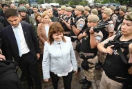 Bullrich anunció que denunciará los hechos de violencia en Rosario como “actos de terrorismo”