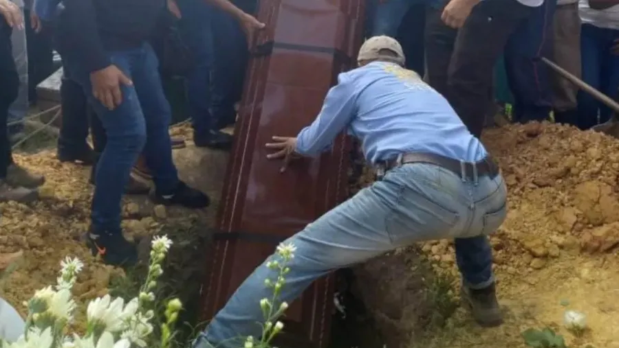¿Por qué entierra de pie a los difuntos?: conocé de qué se trata este extraño ritual