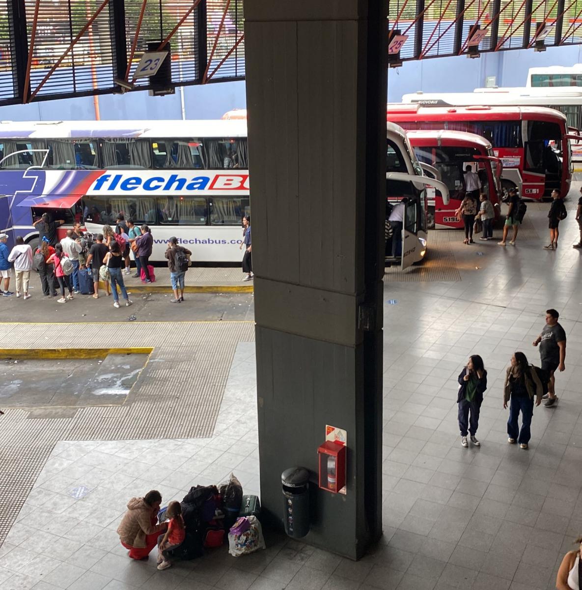 En Córdoba la terminal es un verdadero hormiguero casi a las 10 de la mañana.