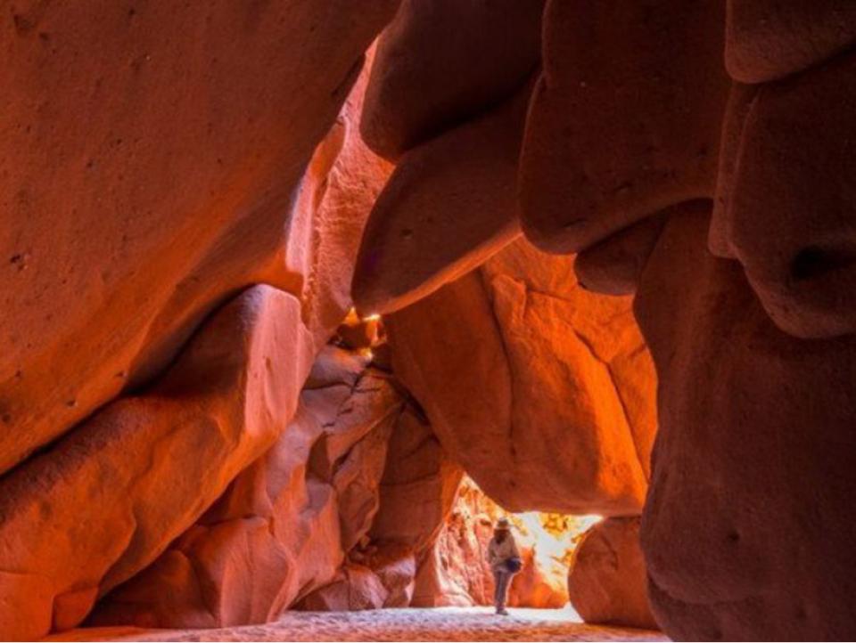 Turismo de Semana Santa: un oasis verde, un río turquesa y unas cuevas anaranjadas cerca de Tucumán