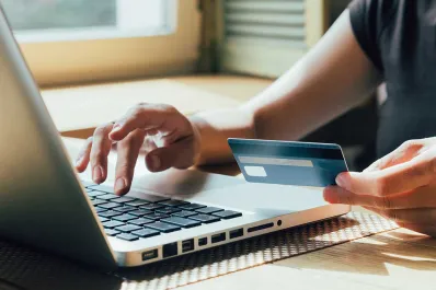 Alerta por estafas: cuáles son las dos aplicaciones que controlan tu celular y facilitan el robo de tus datos bancarios