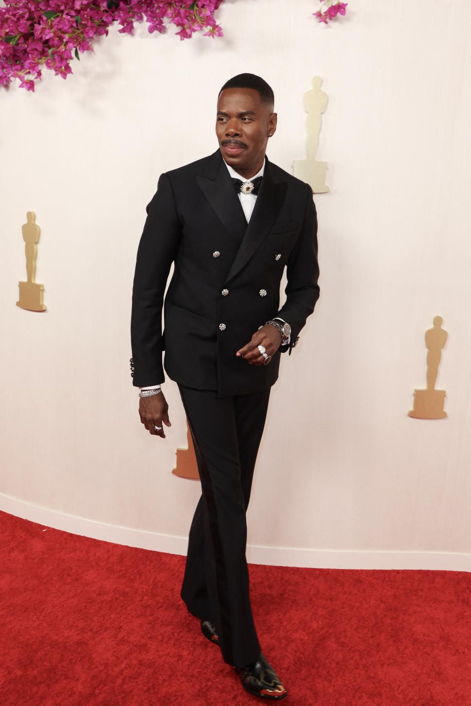 ELEGANCIA. El actor Colman Domingo (“El color púrpura”) se presentó con un traje, con detalles plateados, de Louis Vuitton.