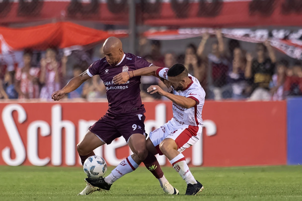 San Martín de Tucumán triunfó contra Talleres Remedios de Escalada. 