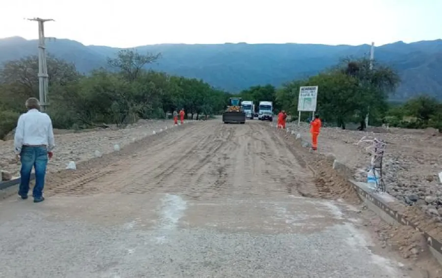 Habilitan provisoriamente el puente que une Amaicha y Colalao del Valle
