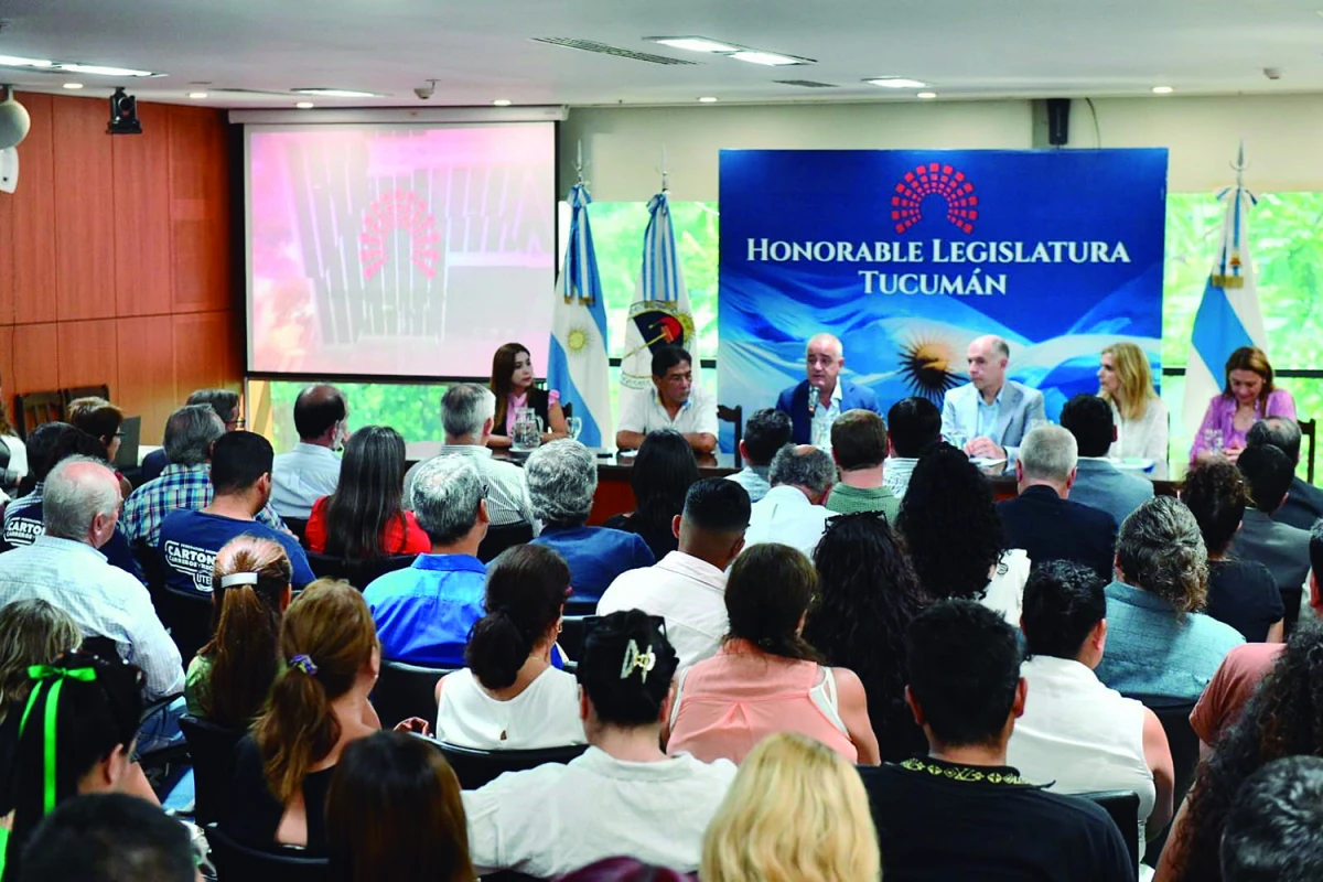 TÓPICOS. Durante la presentación, en la Legislatura, se indicó que uno de los focos será el de los residuos urbanos.