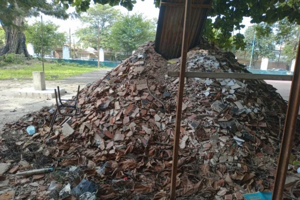 Por obras inconclusas, los alumnos deben turnarse para ir a una escuela de la Capital