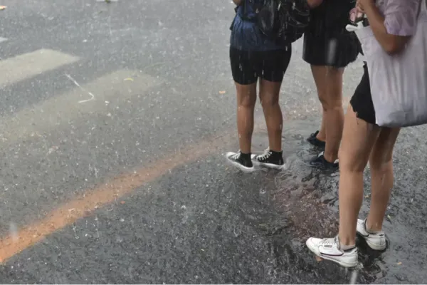 Alerta meteorológica en doce provincias por intensas tormentas y fuertes vientos