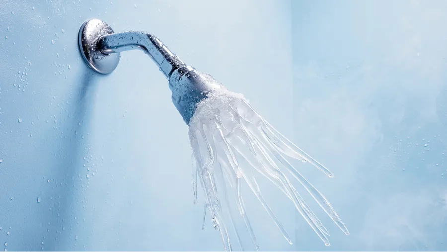 Cuánto tiempo recomiendan ducharse con agua fría y qué beneficios tiene para la salud