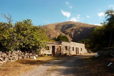 Turismo de Semana Santa: el pequeño pueblo escondido en los valles que forma parte de la ruta del vino
