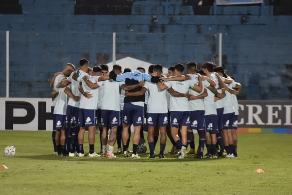 TODOS JUNTOS. El decano buscará su primera victoria en el año. Foto: Prensa Atlético.