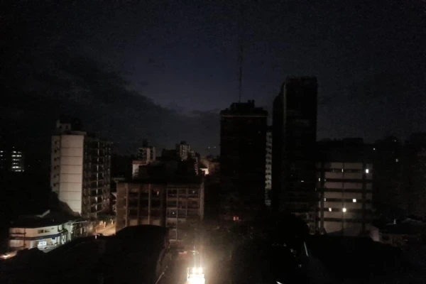 A Milei y a Jaldo se les cortó la luz