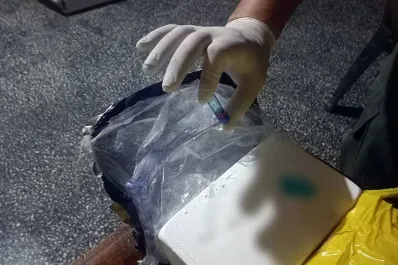 Inspeccionan un ómnibus y hallan tres mochilas con 31 kilos de cocaína